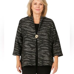 Yushi Women's Black & Gray Geometric Print Button Front Jacket/ Cape, size L.